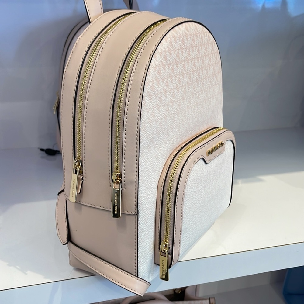 MICHAEL KORS Jaycee Medium Ombré Signature Logo Backpack
Powder Blush
NWT - Picture 3 of 15